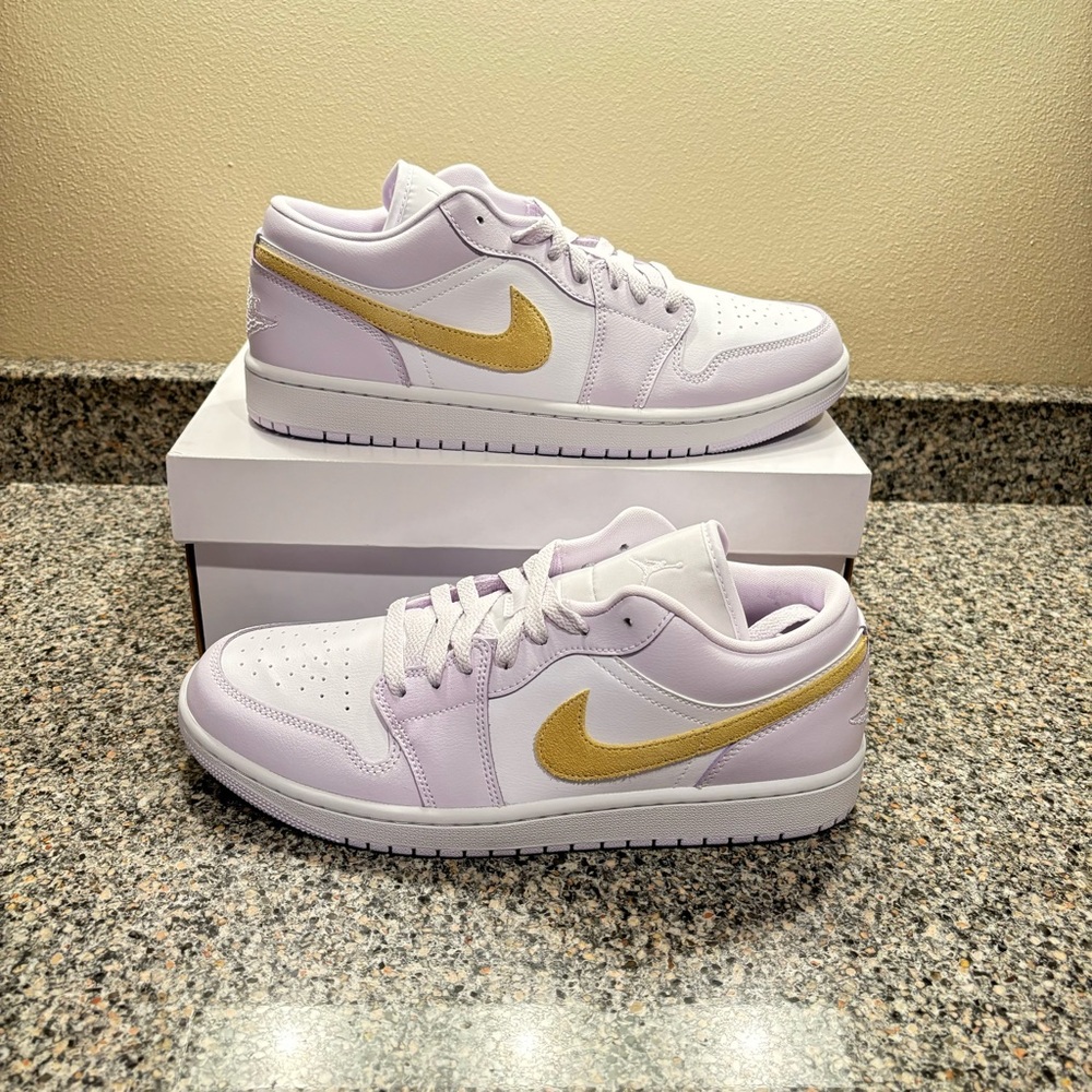 NEW Nike Air Jordan DC0774-501 Women’s Air Jordan 1 Low 'Barely Grape' Size 11.5